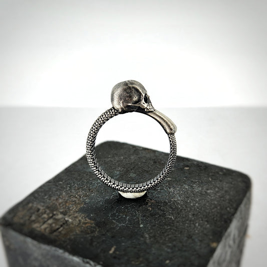 Serpentem Skull Ring