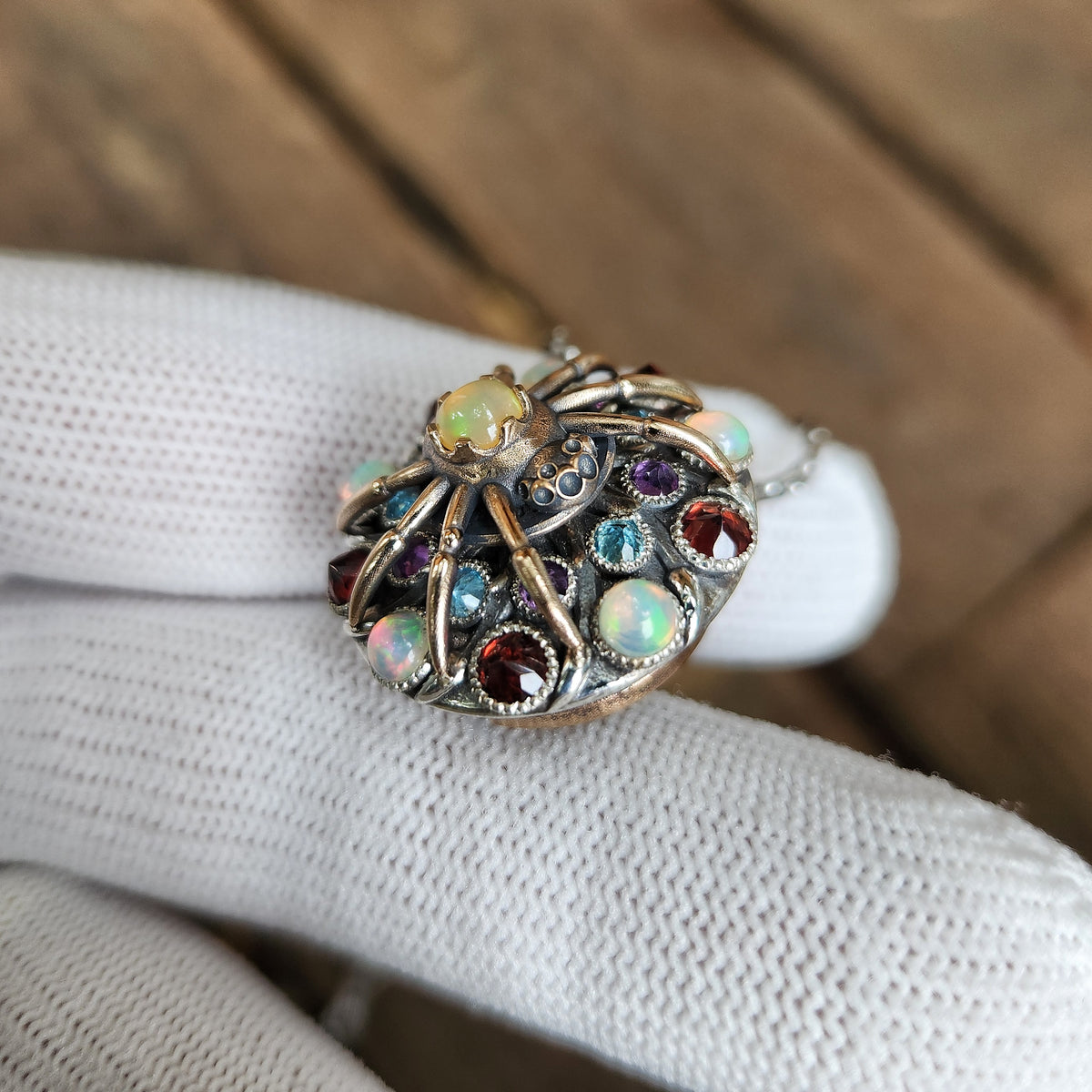'Nere Auranea' Mixed Metal Kinetic Pendant