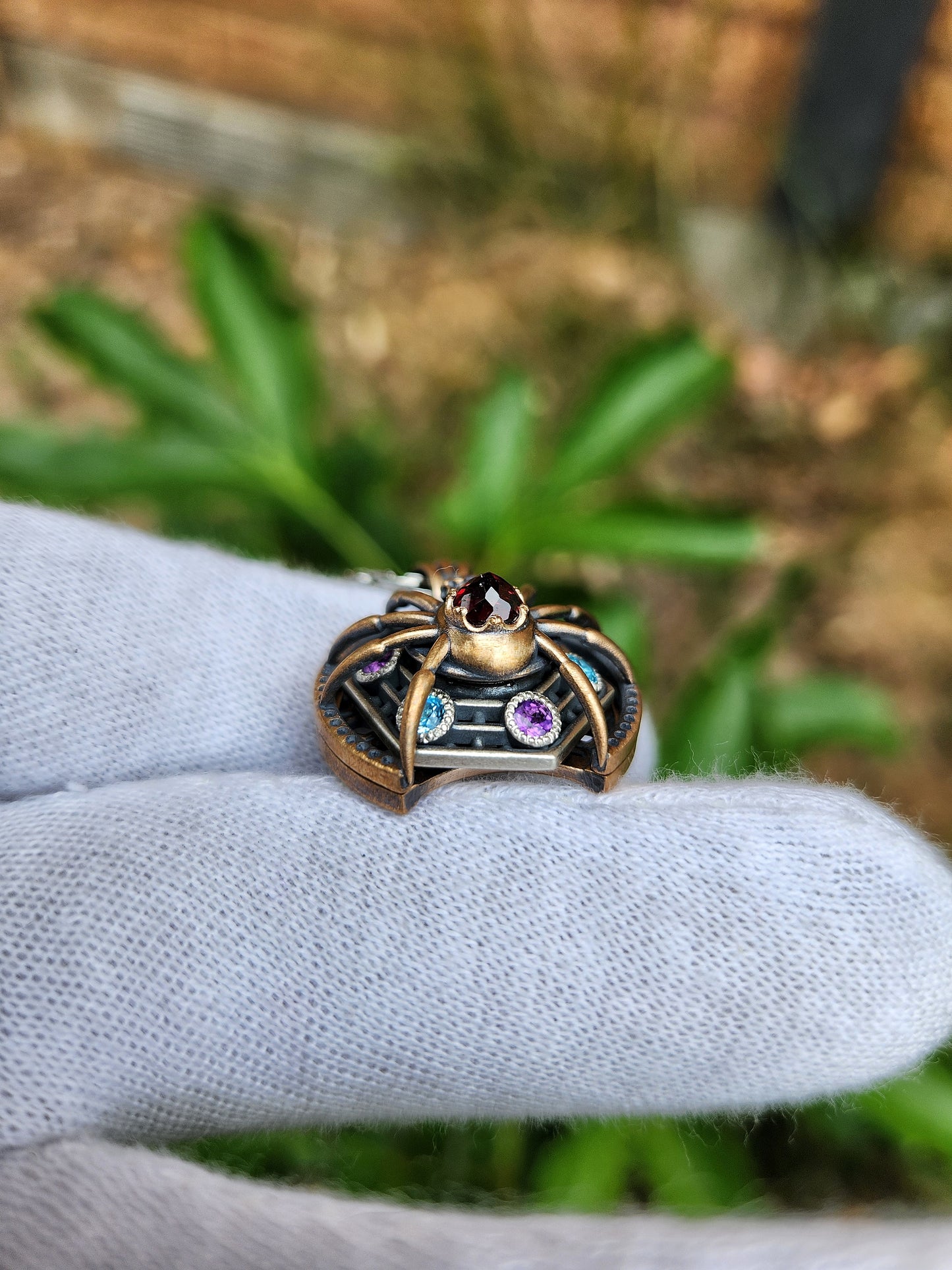 'Aranea' Spinning Pendant