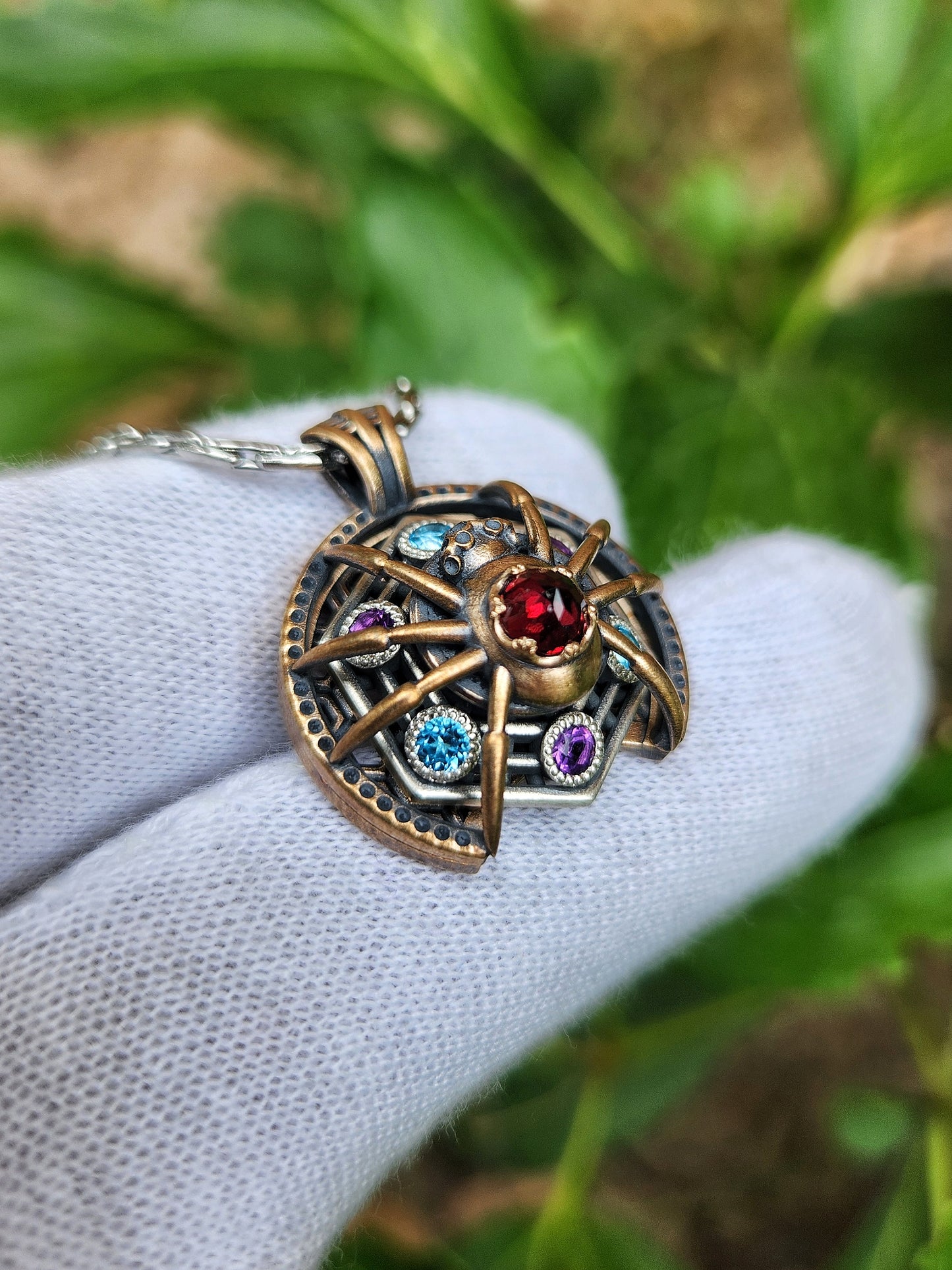 'Aranea' Spinning Pendant