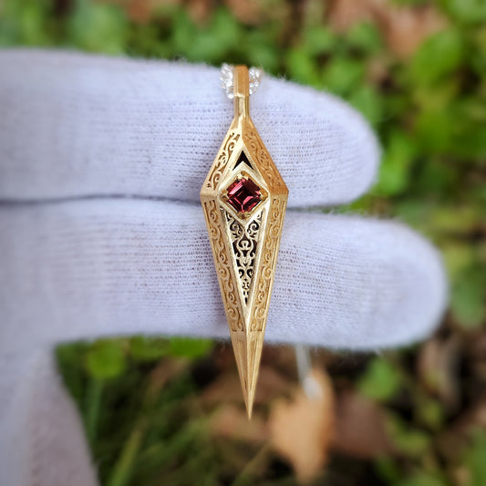 Sarco Pendant in 24k GPB