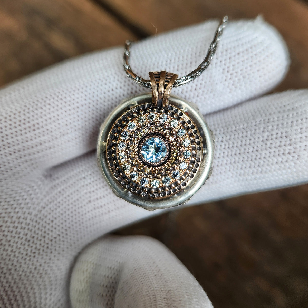 'Nere Auranea' Mixed Metal Kinetic Pendant
