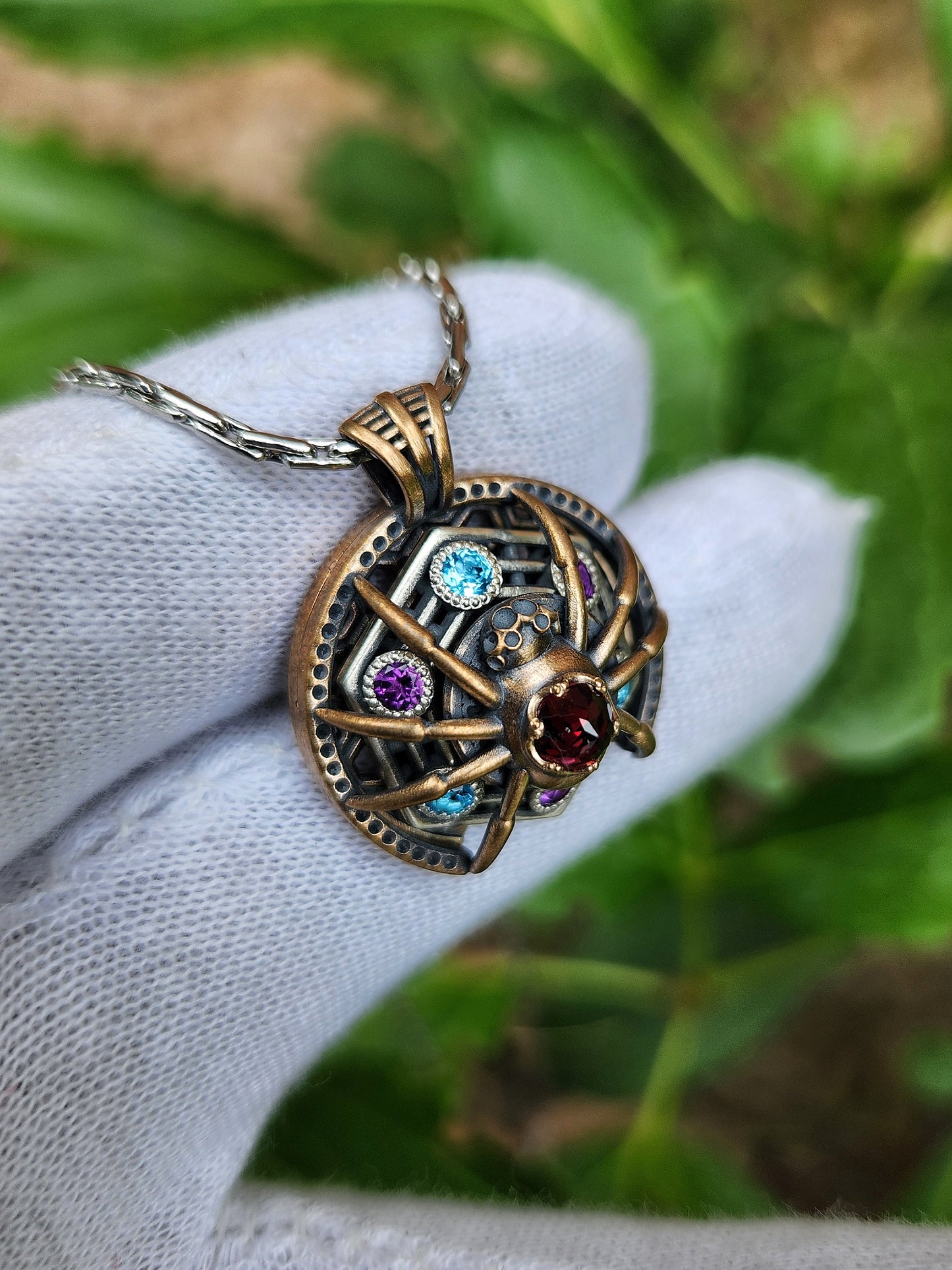 'Aranea' Spinning Pendant