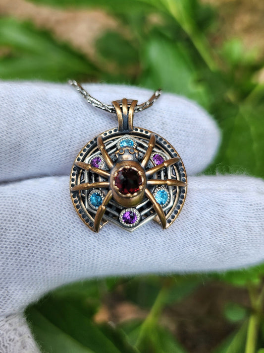 'Aranea' Spinning Pendant